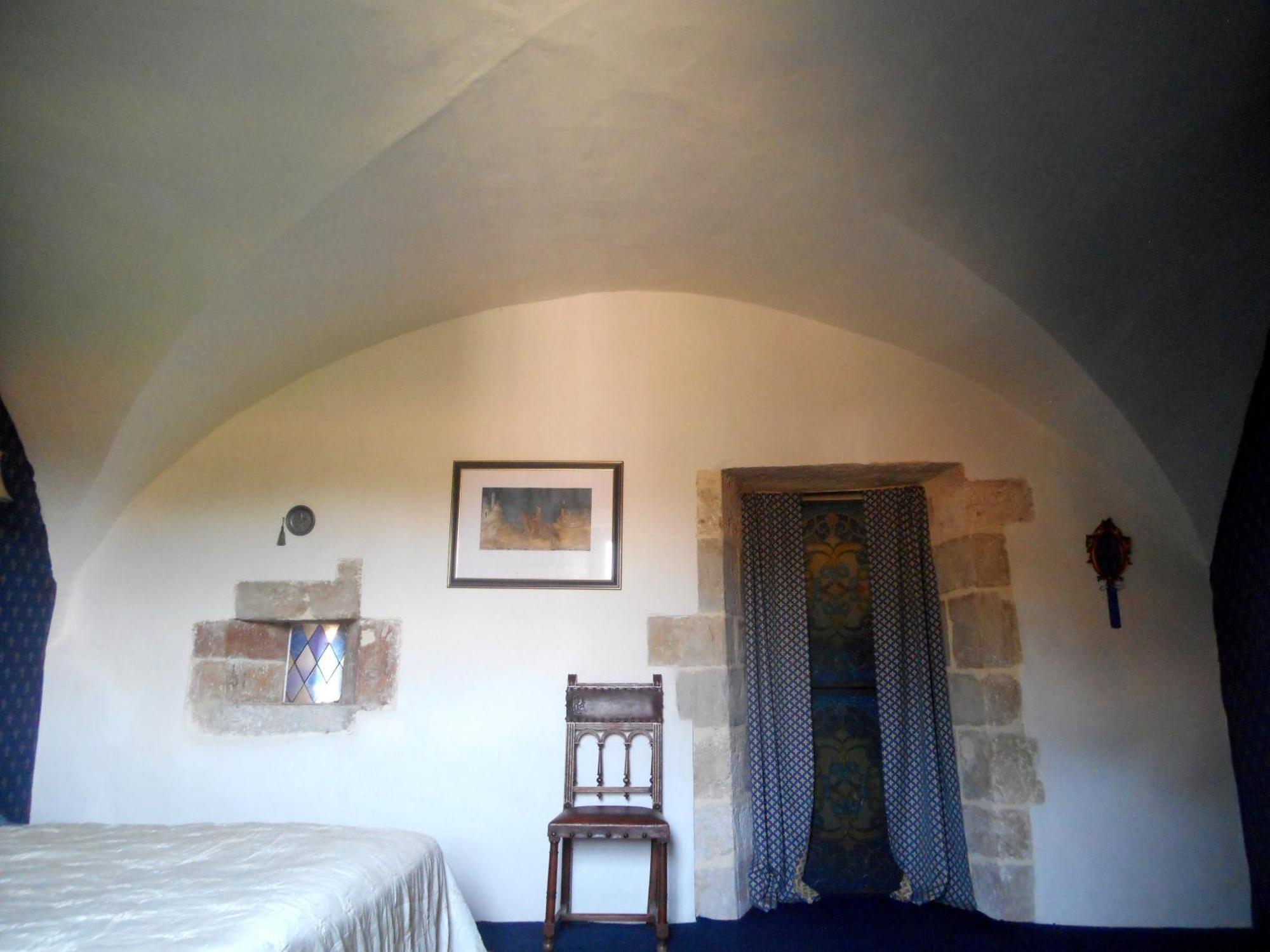 Logis De La Meschaussee, Dans Donjon Du Xie Siecle Canet  Exterior foto